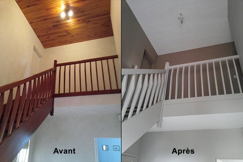 Avant Après Rénovation d'Escalier et Plafond Bois Avant Après : Rénovation d'un escalier et plafond. Escalier bois foncé repeint en blanc, plafond bois devenu blanc. Murs aux nouvelles couleurs.
